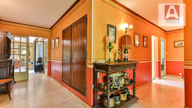 Maison - 233 m² - 8 pièces