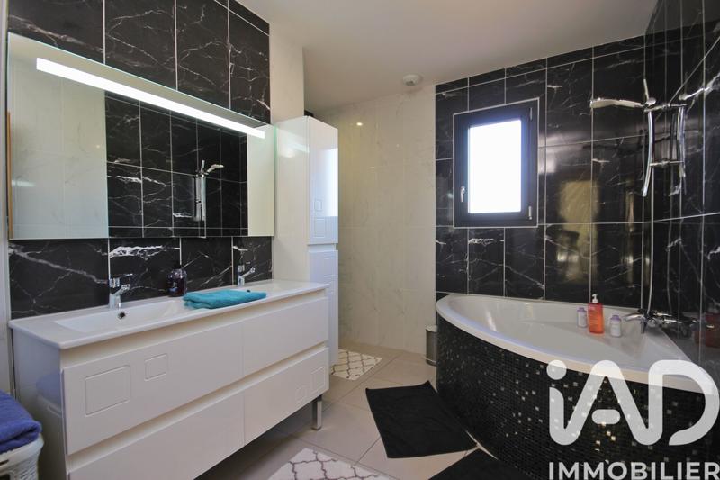 Maison - 181 m² - 7 pièces