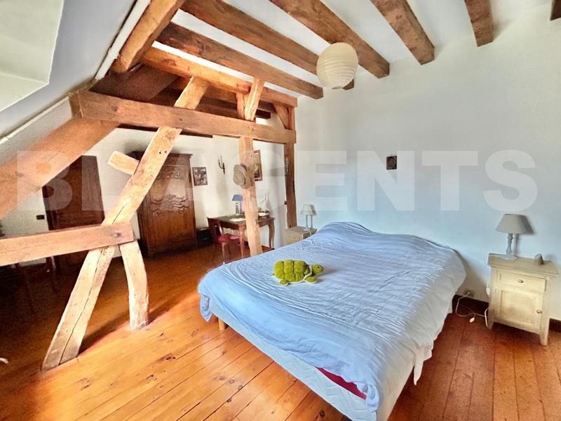 Maison - 360 m² - 13 pièces