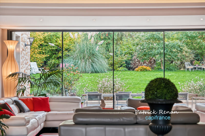 Maison - 439 m² - 8 pièces