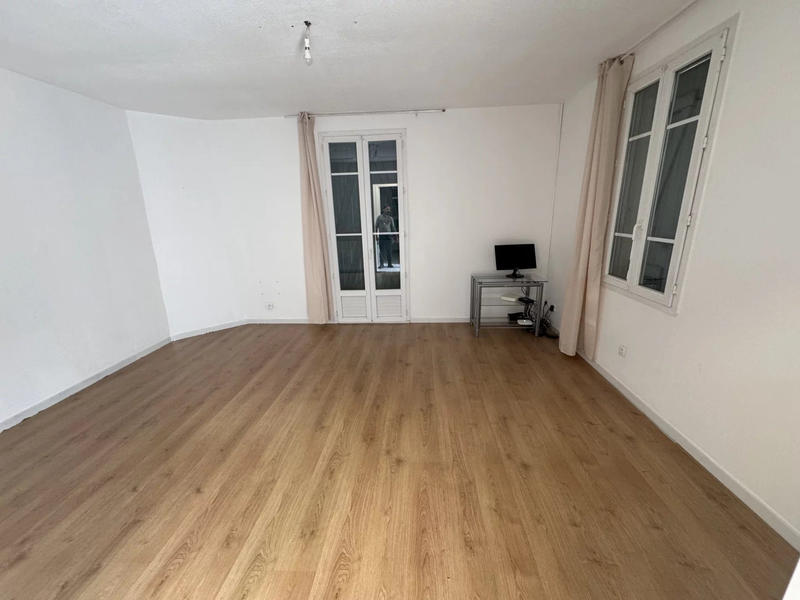 Fonds de commerce - Local commercial - 10 000 m²