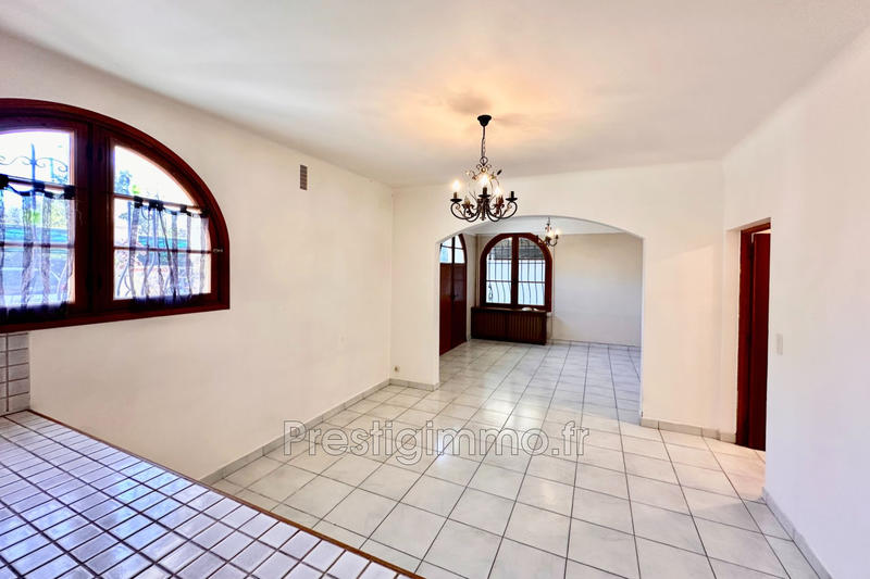 Maison - 270 m² - 8 pièces