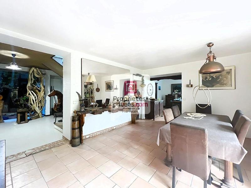 Maison - 553 m² - 15 pièces