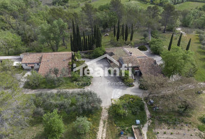 Mas - 256 m² - 10 pièces