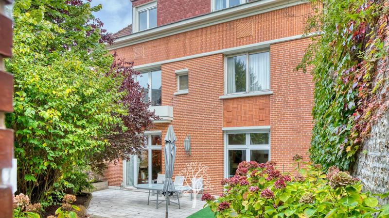 Maison - 270 m² - 8 pièces