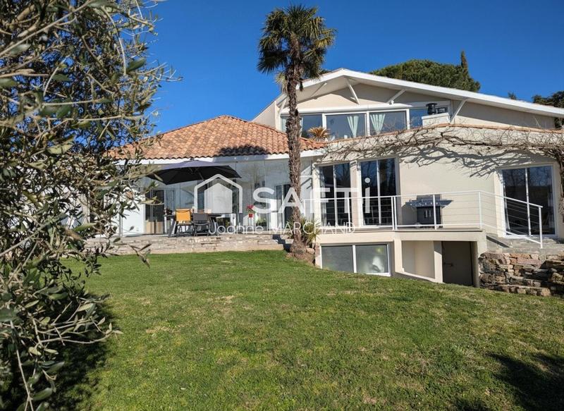 Villa - 264 m² - 9 pièces