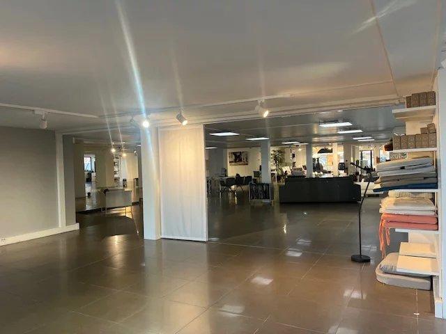 Local commercial - 670 m²