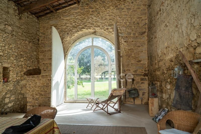 Maison - 560 m² - 15 pièces