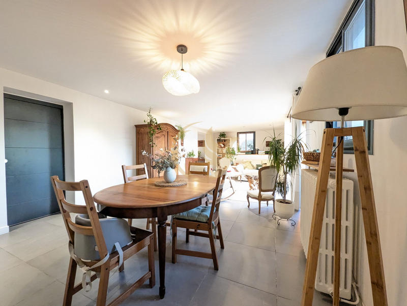 Maison - 230 m² - 8 pièces