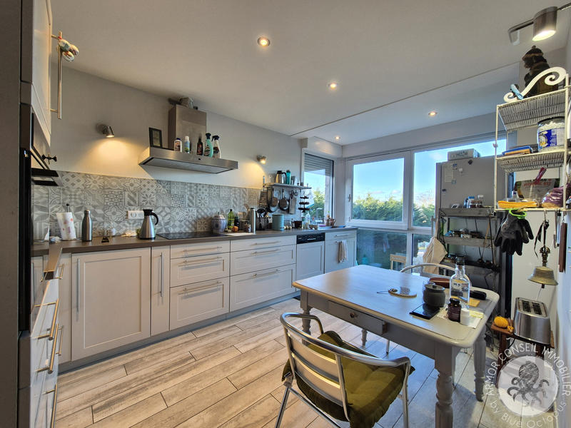 Maison - 240 m² - 8 pièces