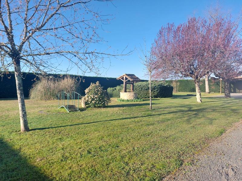 Maison traditionnelle - 191 m² - 10 pièces