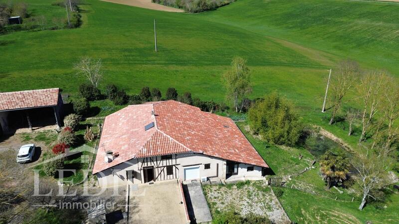 Propriété - 260 m² - 4 pièces