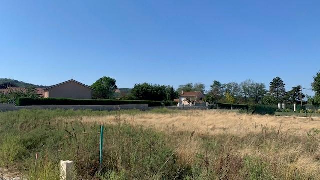 Terrain constructible - 1 050 m²