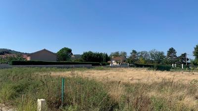 Terrain constructible - 1 050 m²