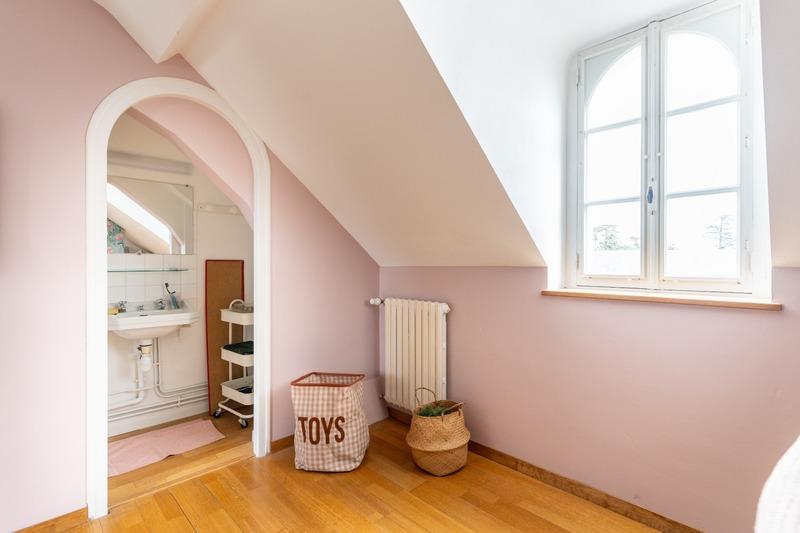 Demeure - 249 m² - 17 pièces