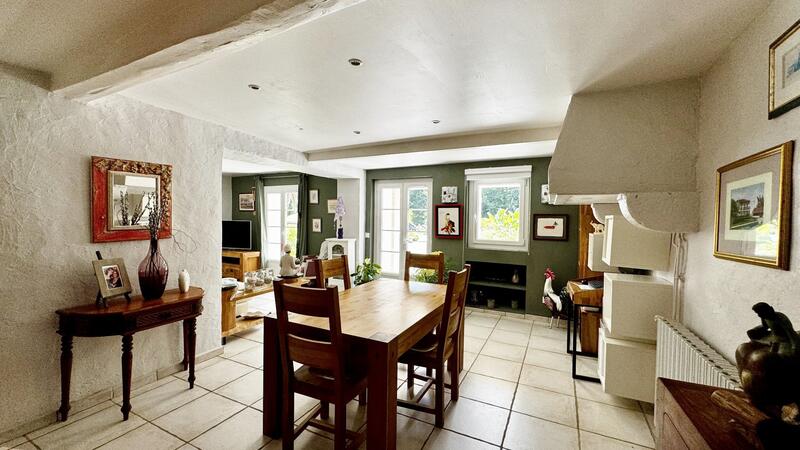 Propriété - 223 m² - 10 pièces