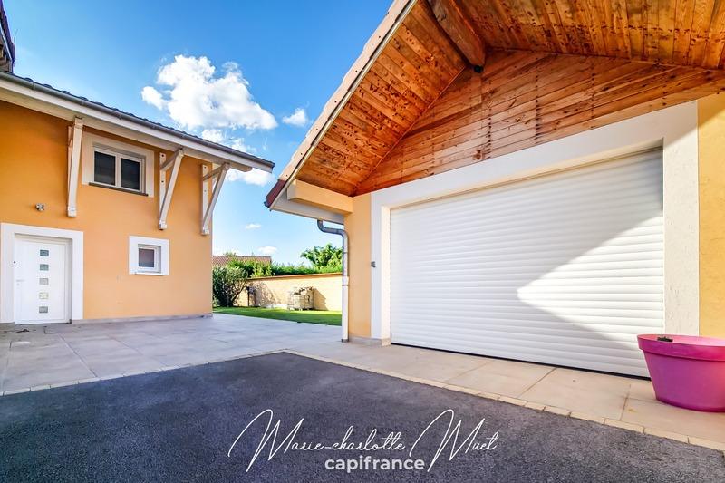 Maison - 220 m² - 6 pièces