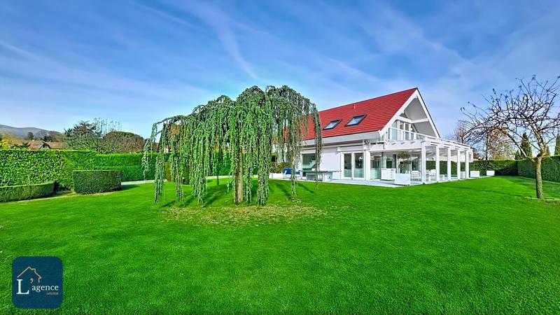 Maison contemporaine - 257 m² - 7 pièces