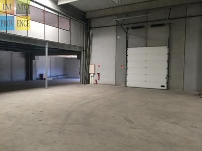 Entrepôt - 715 m²