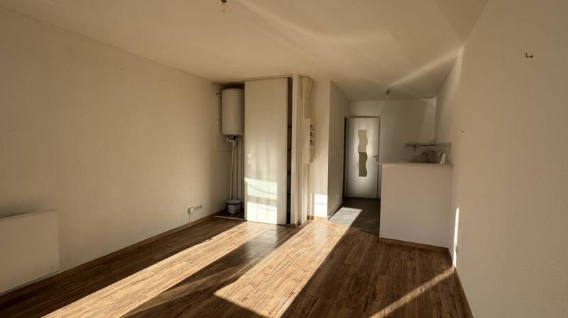 Studio - 25 m² - 1 pièce