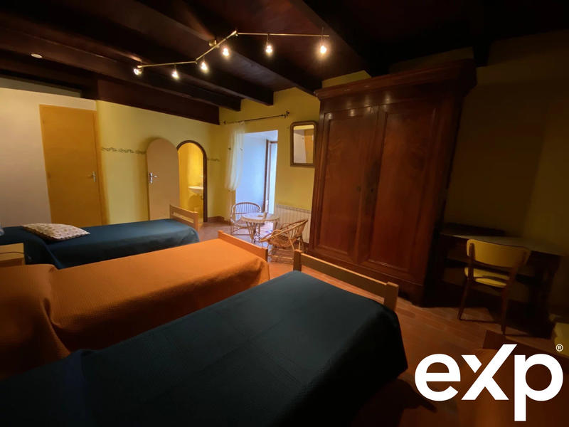 Maison - 301 m² - 11 pièces