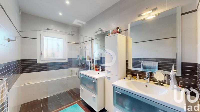 Maison - 242 m² - 6 pièces