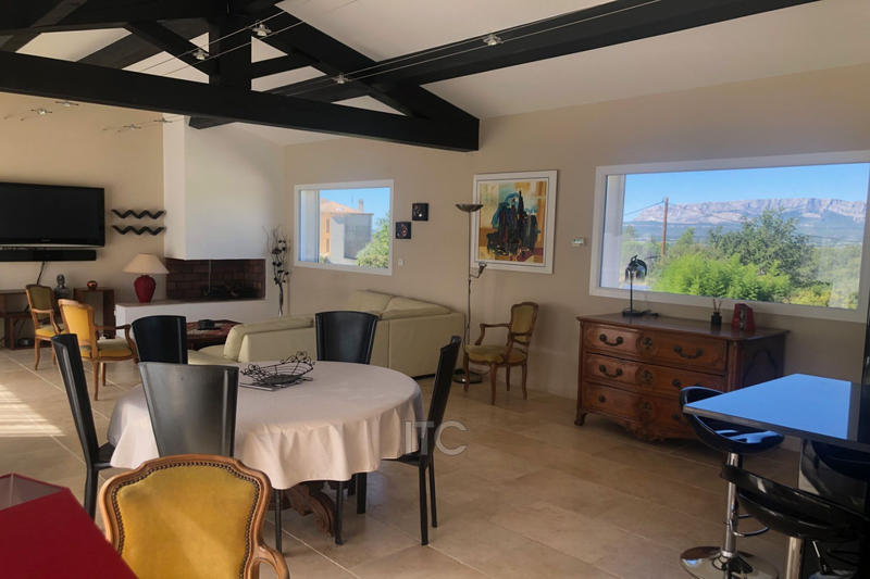 Villa - 220 m² - 5 pièces