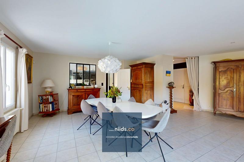 Maison - 214 m² - 7 pièces