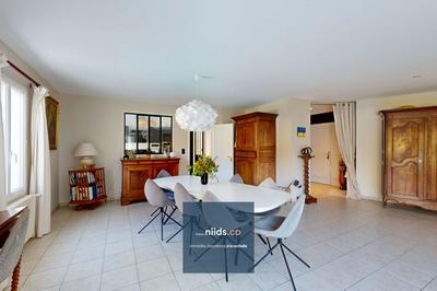 Maison - 214 m² - 7 pièces