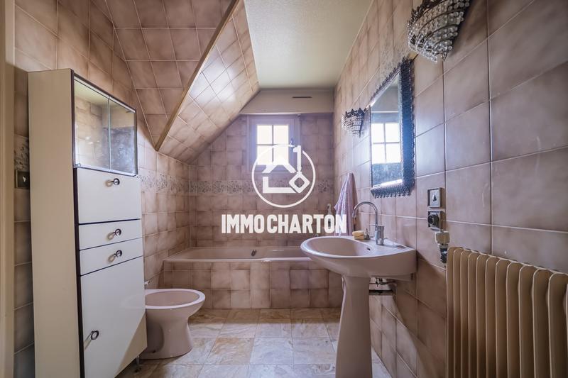 Maison - 212 m² - 8 pièces