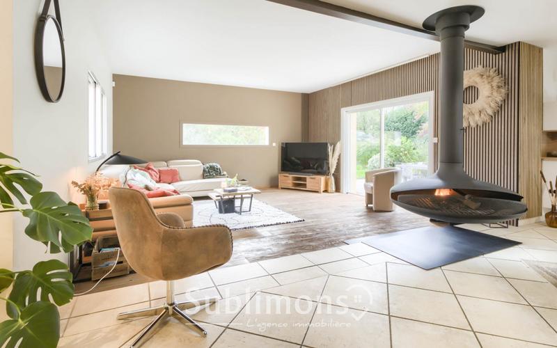 Maison traditionnelle - 246 m² - 8 pièces