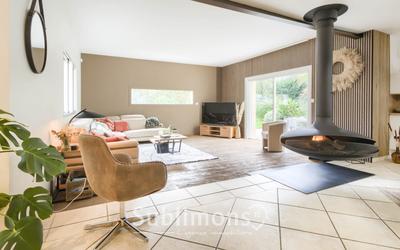 Maison traditionnelle - 246 m² - 8 pièces