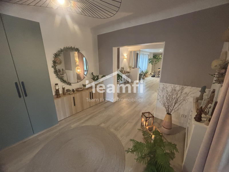 Maison - 255 m² - 7 pièces