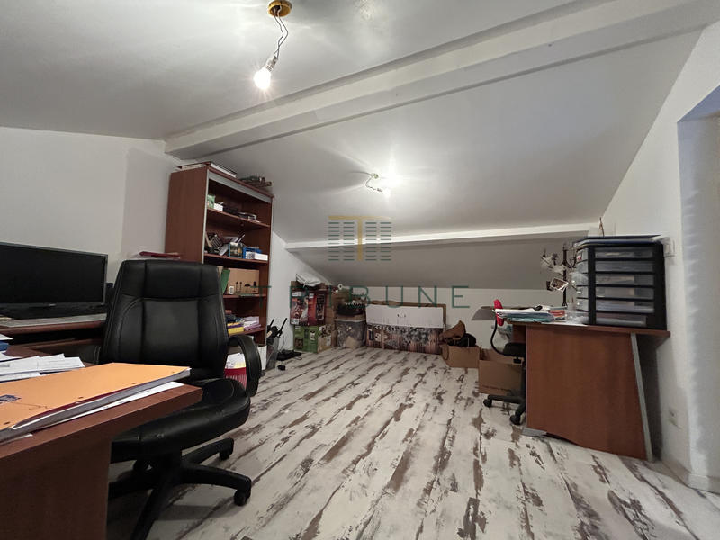 Maison - 262 m² - 9 pièces