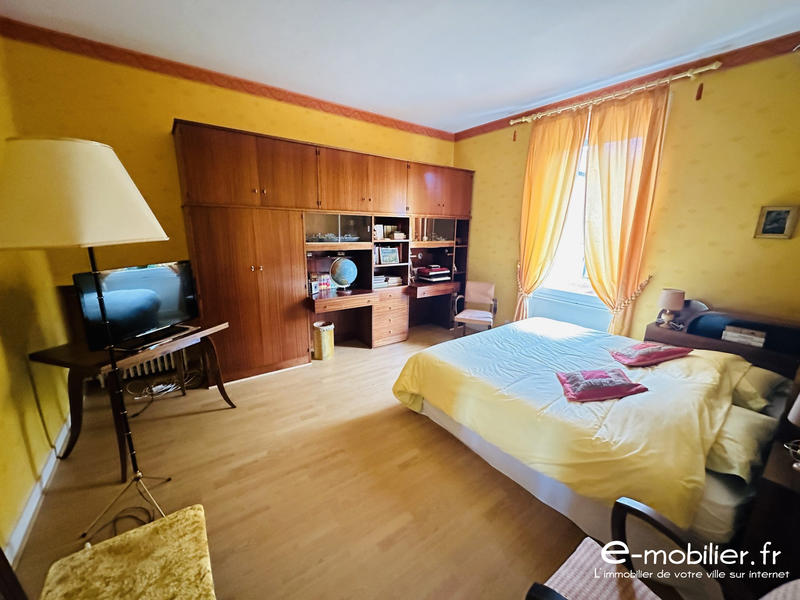 Maison - 215 m² - 8 pièces