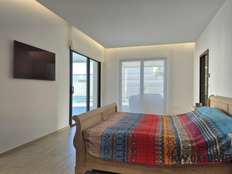 Maison - 232 m² - 6 pièces