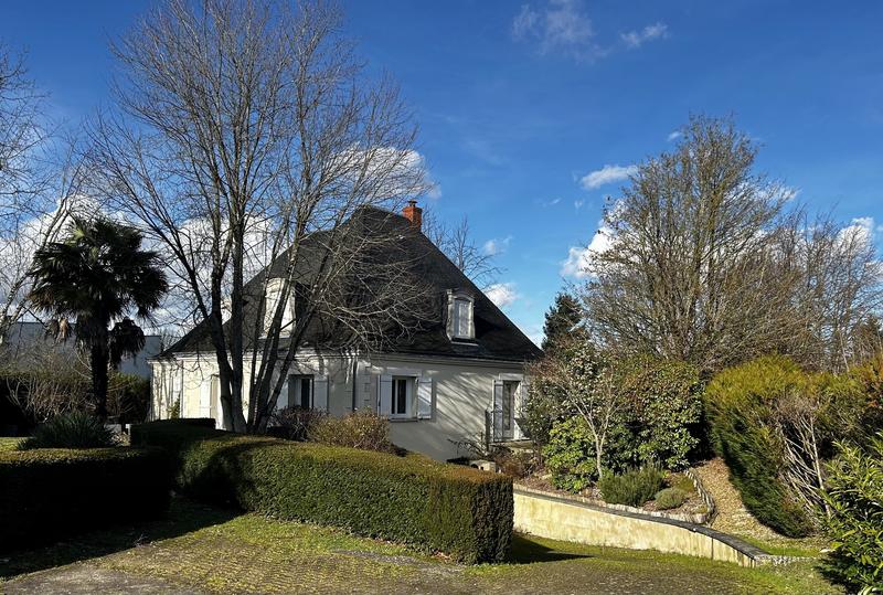 Maison traditionnelle - 199 m² - 9 pièces