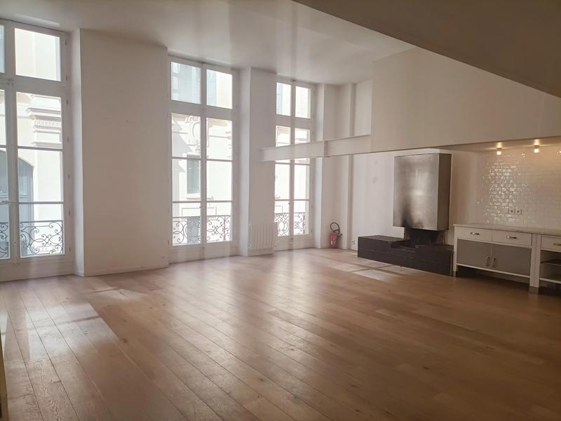 Appartement - 233 m² - 5 pièces