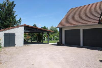 Maison - 256 m² - 7 pièces