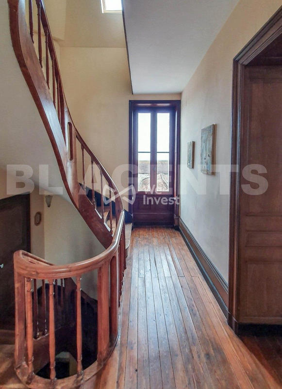 Maison - 370 m² - 14 pièces