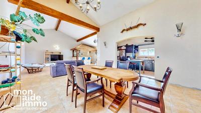 Maison - 249 m² - 7 pièces