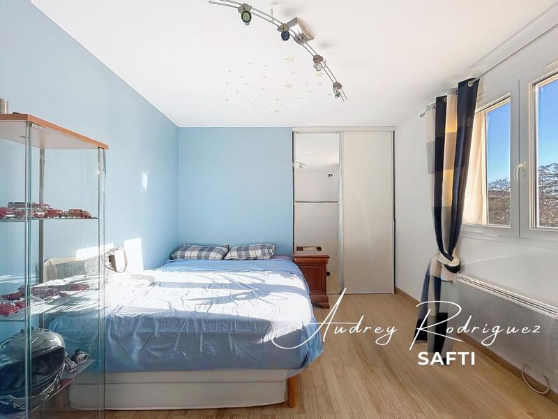 Maison - 220 m² - 8 pièces