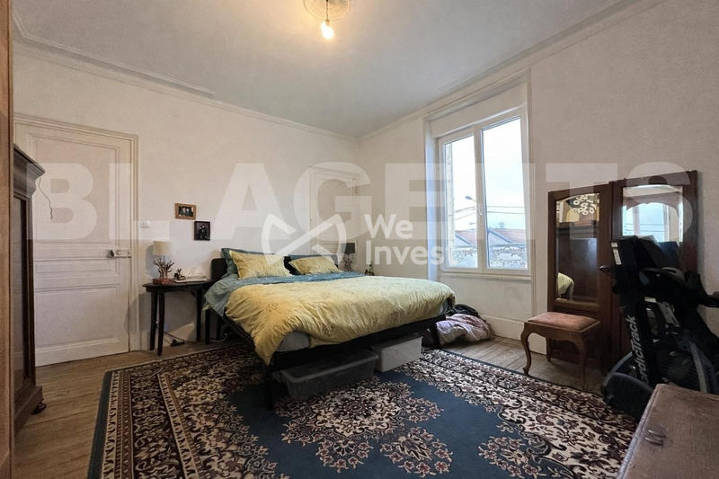 Maison - 247 m² - 10 pièces