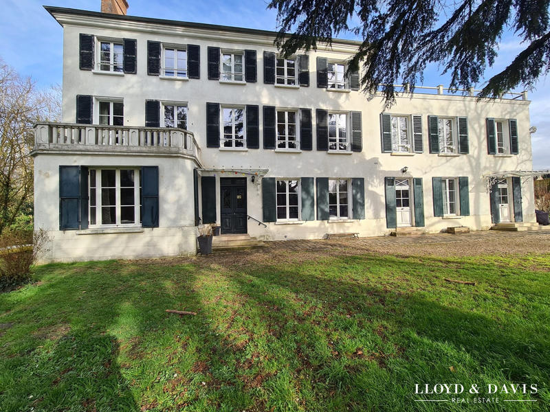 Maison - 455 m² - 13 pièces