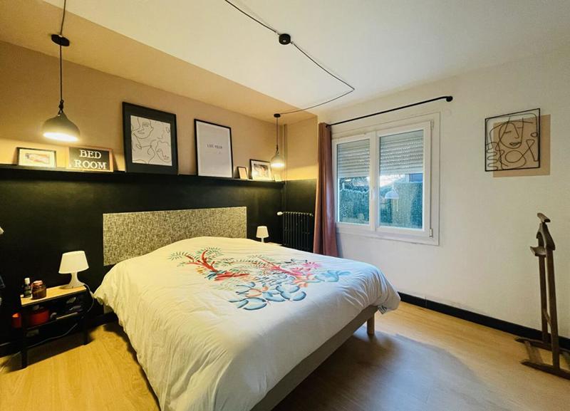 Propriété - 203 m² - 9 pièces