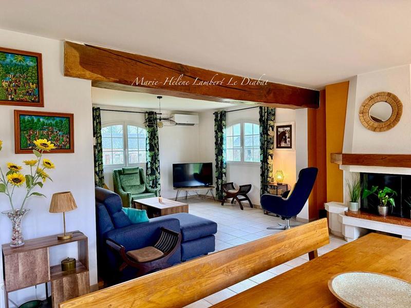 Maison - 1 500 m² - 7 pièces