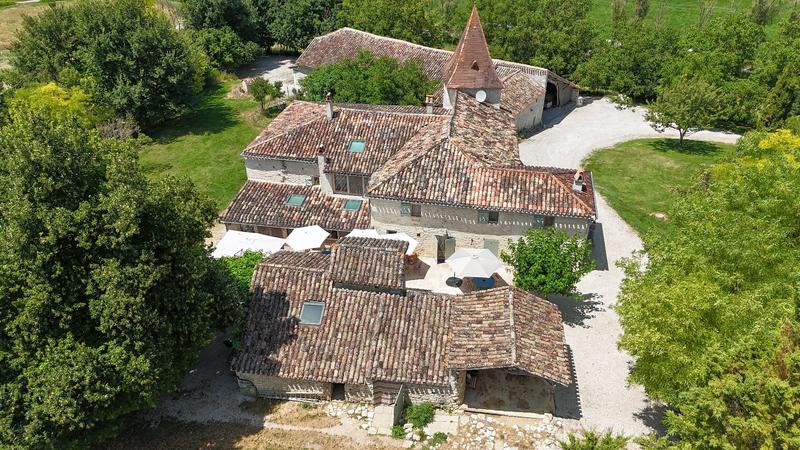 Corps de ferme - 319 m² - 9 pièces