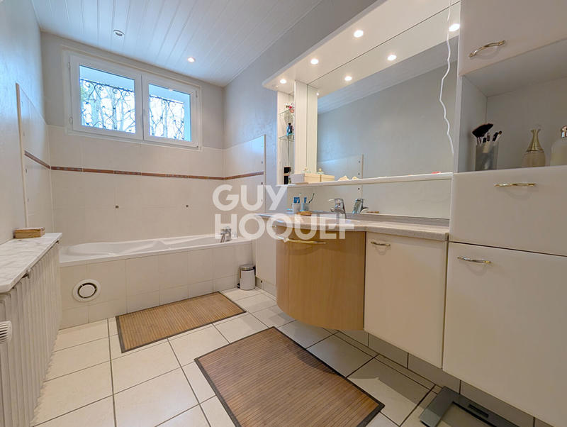 Maison - 198 m² - 8 pièces