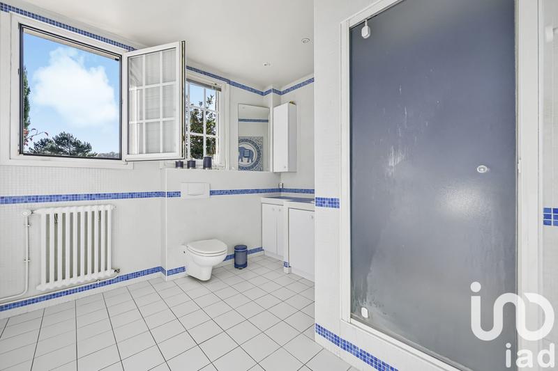 Maison - 250 m² - 10 pièces