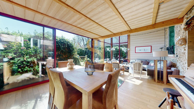 Maison - 143 m² - 8 pièces